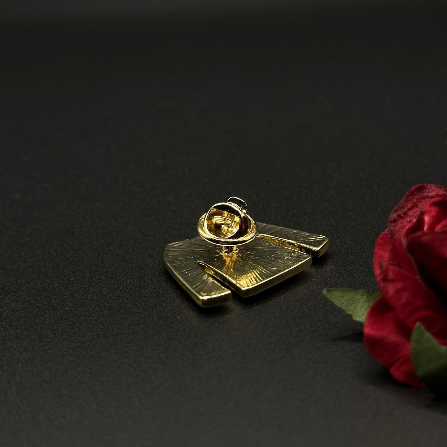 Broche Veste Élégance Perles Noires