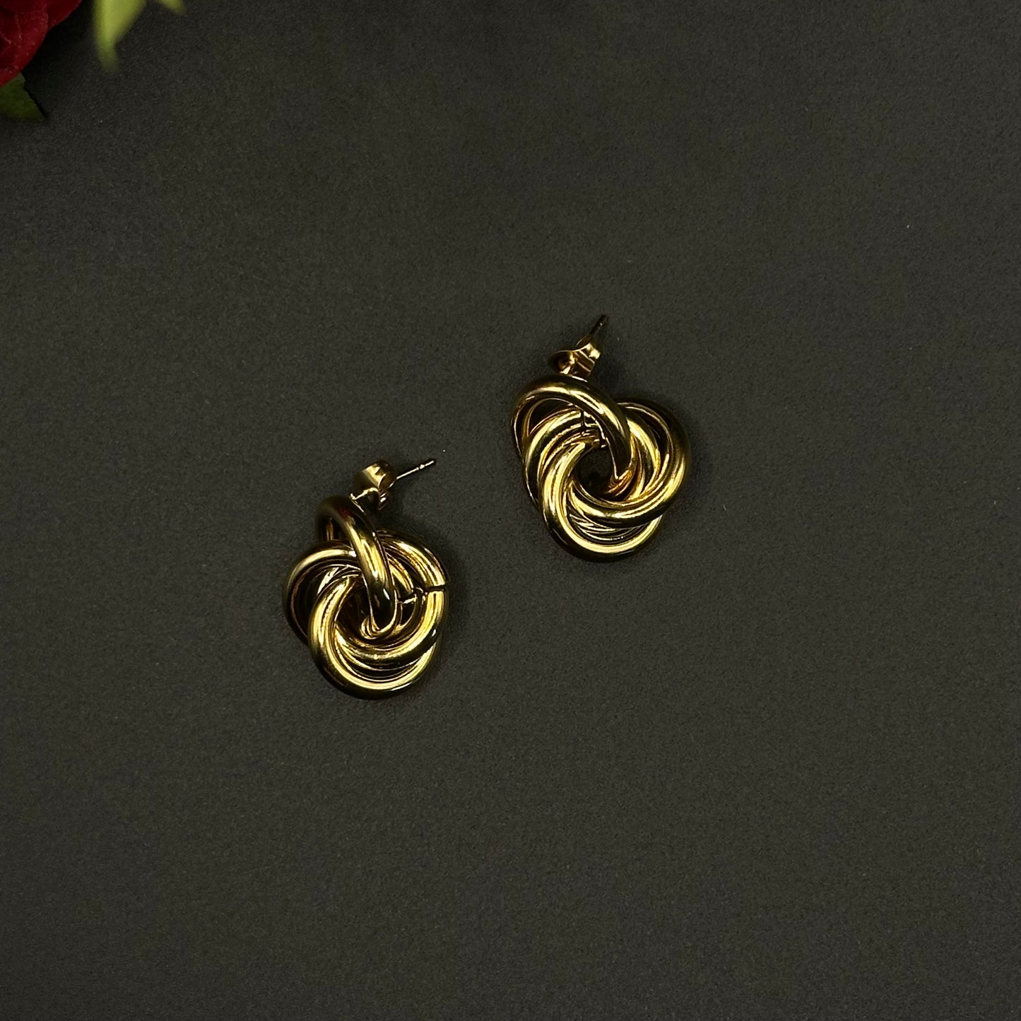 Boucles d’oreilles nœud doré