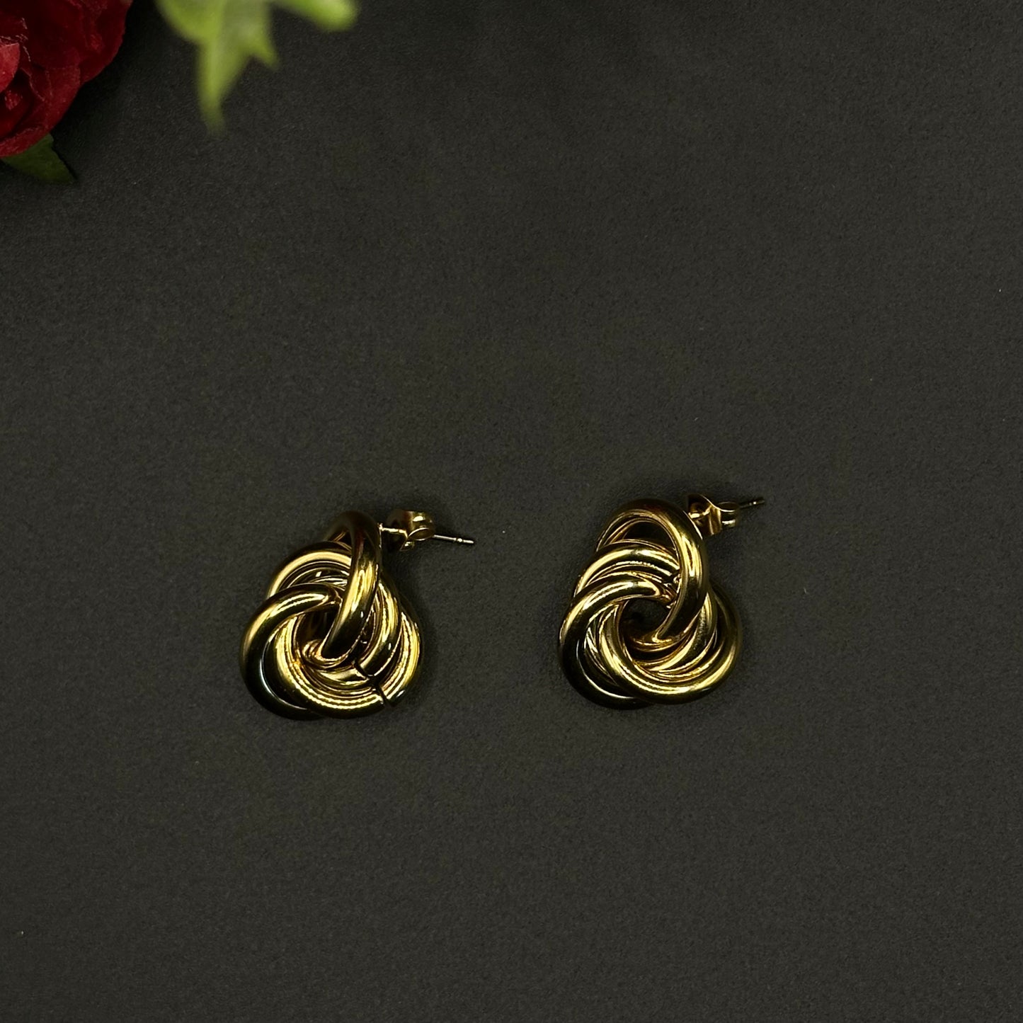 Boucles d’oreilles nœud doré
