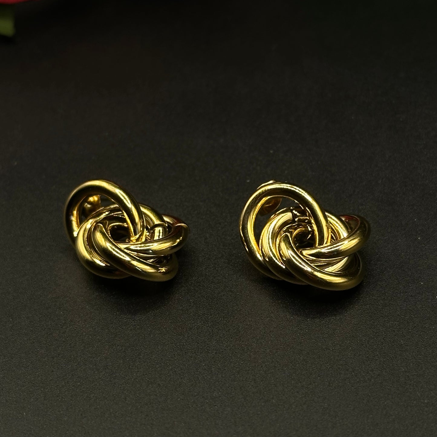 Boucles d’oreilles nœud doré