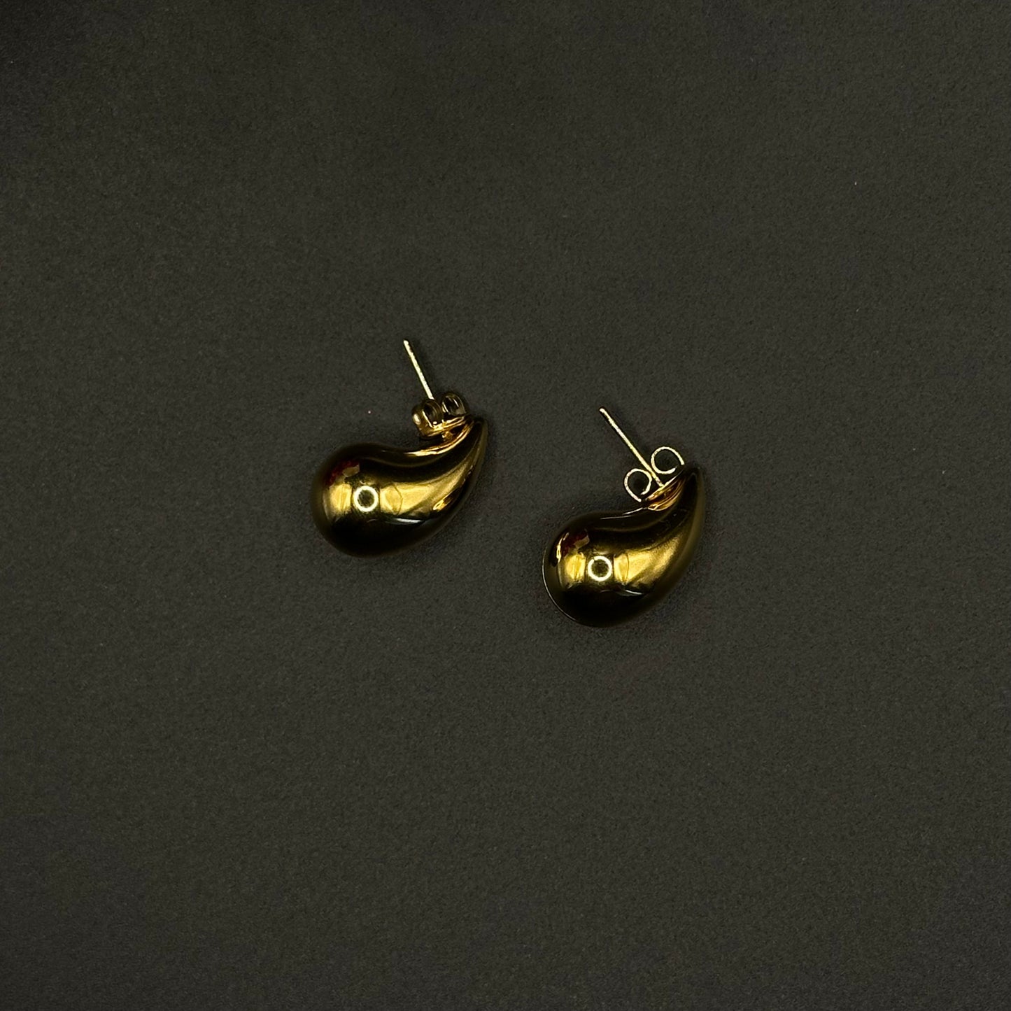 Boucles d’oreilles goutte dorée