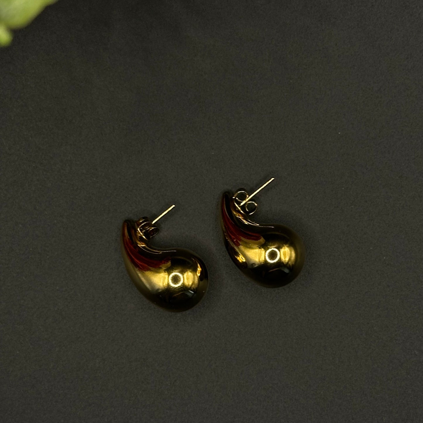 Boucles d’oreilles goutte dorée