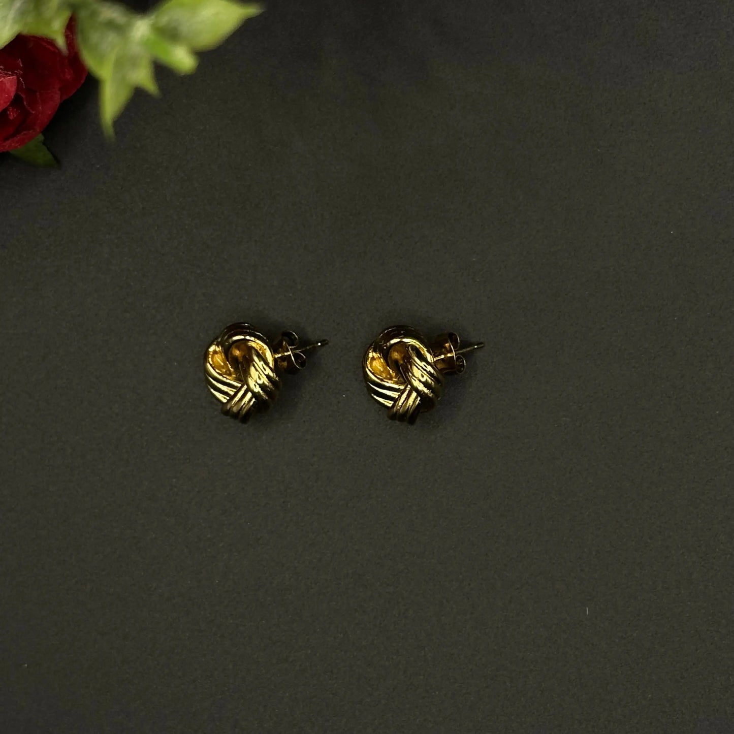 Boucles d’oreilles mini nœud torsadé doré - Chimane Accesories