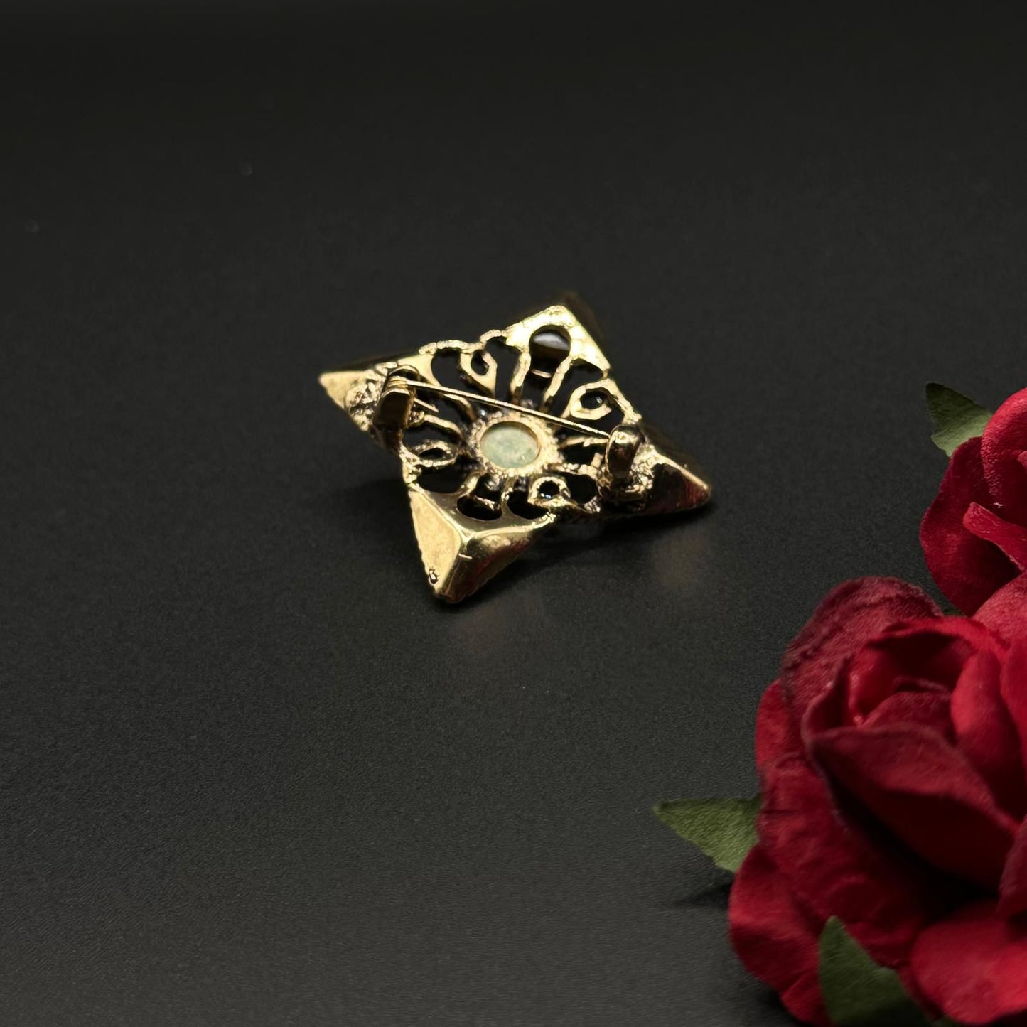Broche Étoile Baroque Dorée
