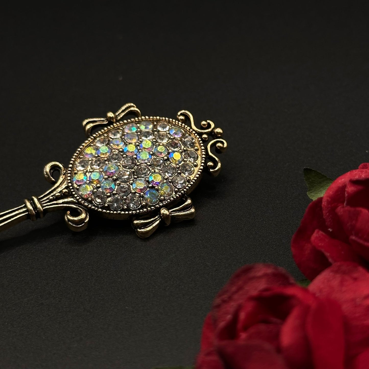 Broche Clé Vintage Cristaux Arc-en-Ciel
