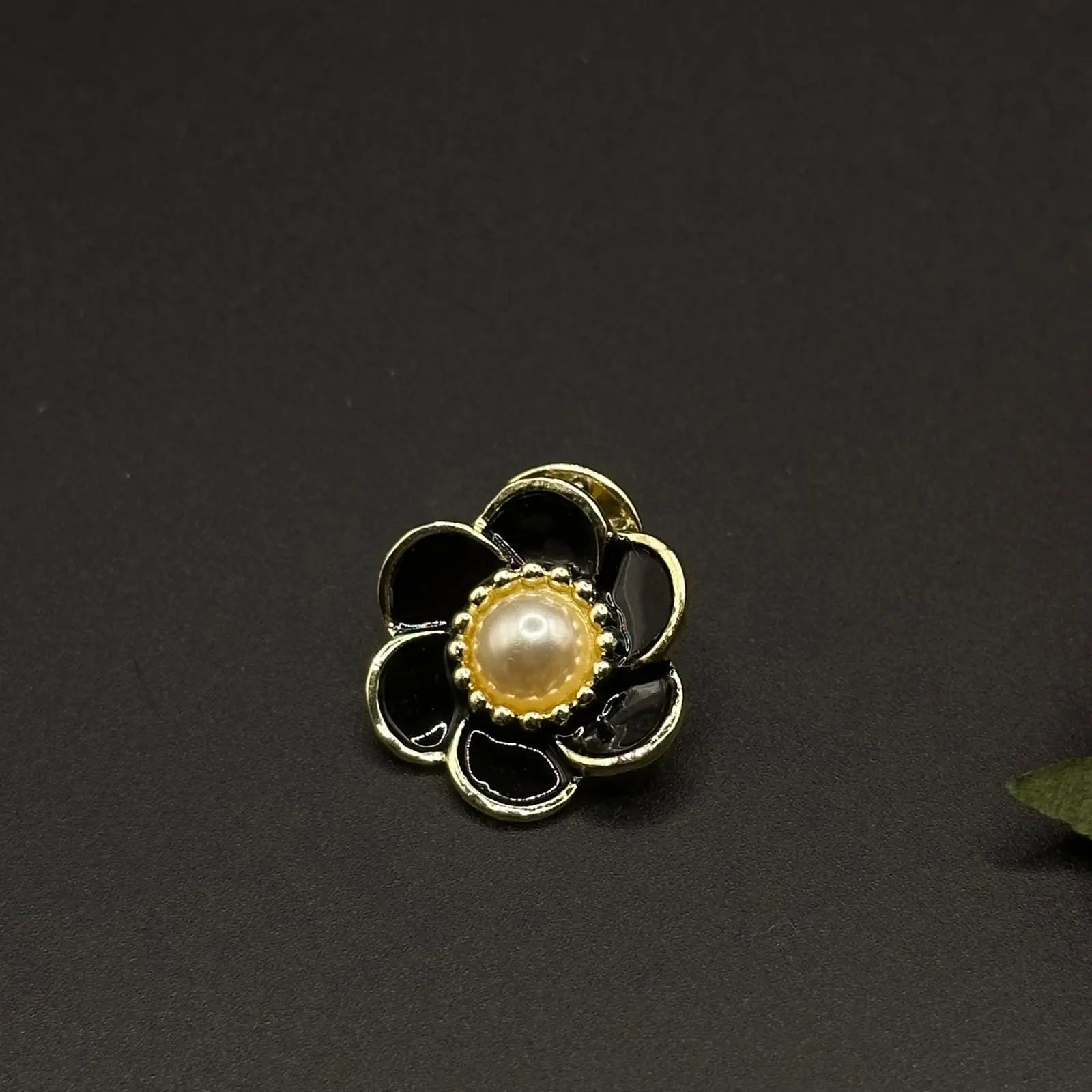 Broche Camélia Perlé Noir - Chimane Accesories