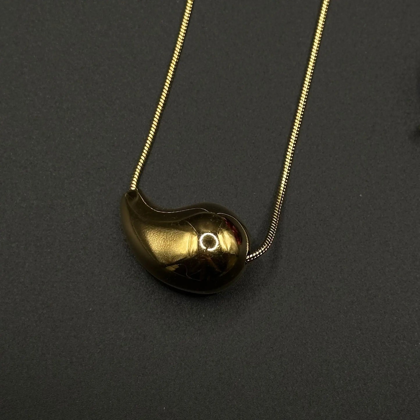 Collier Pendentif Goutte Sculptée - Chimane Accesories