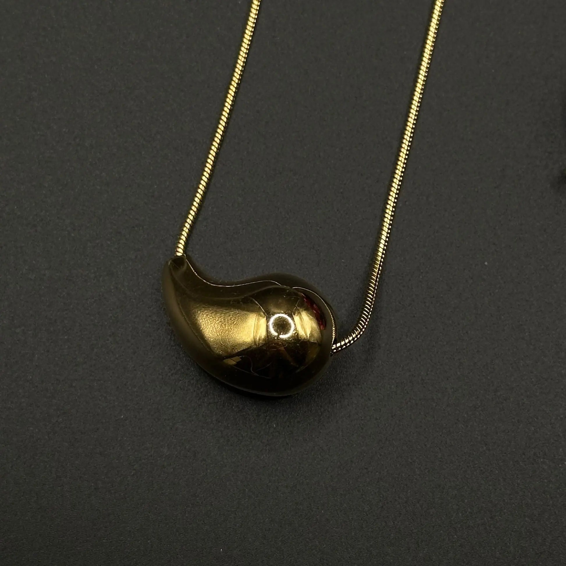 Collier Pendentif Goutte Sculptée - Chimane Accesories