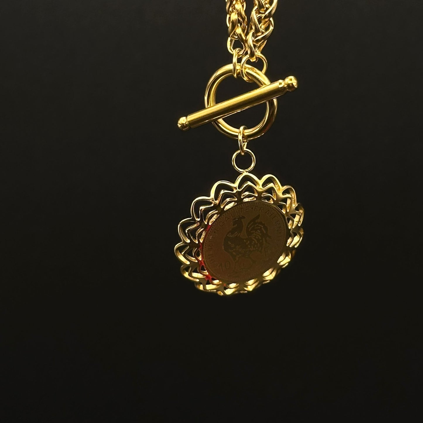 Collier Médaille Soleil Dorée