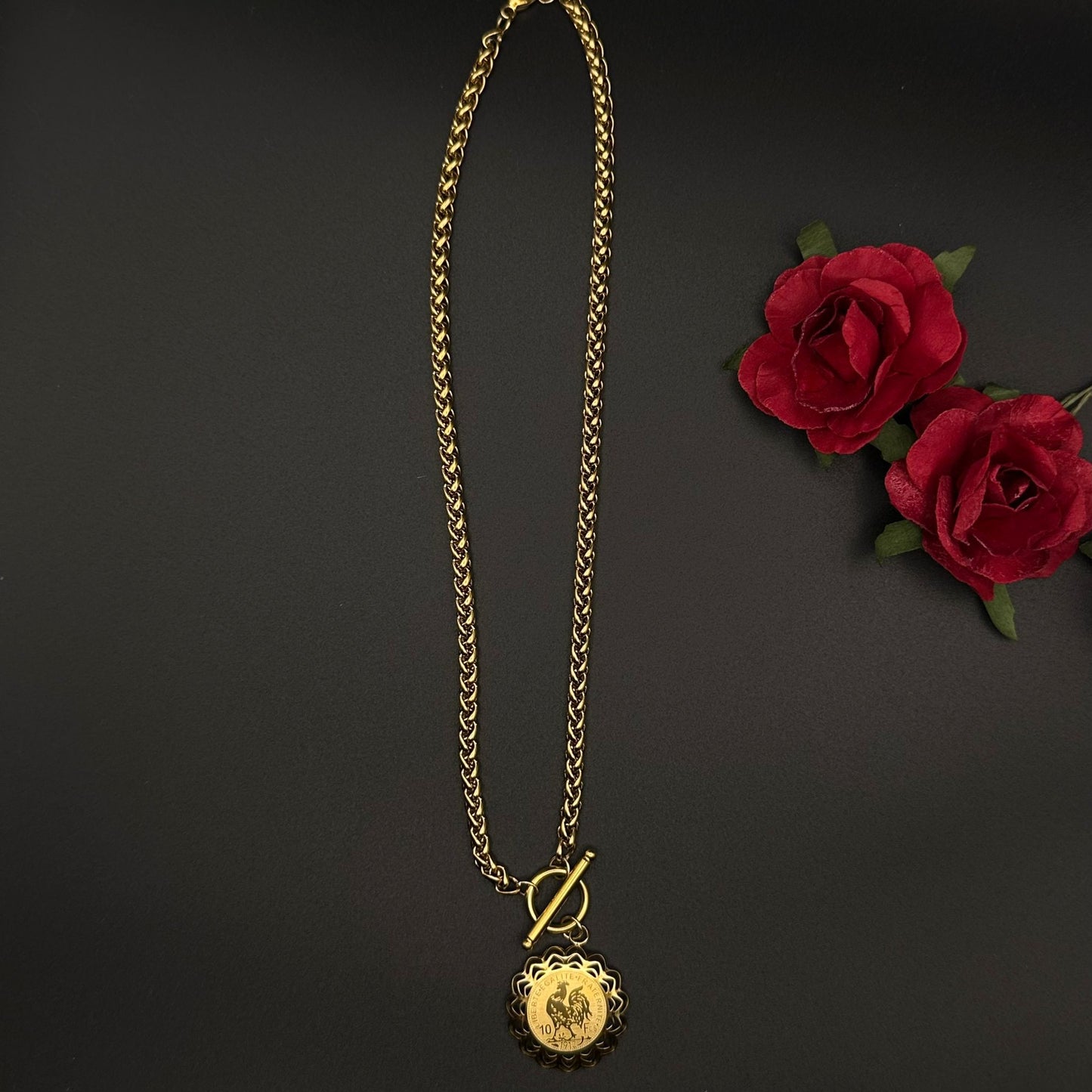 Collier Médaille Soleil Dorée