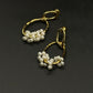 Boucles d’oreilles pendantes perles blanches
