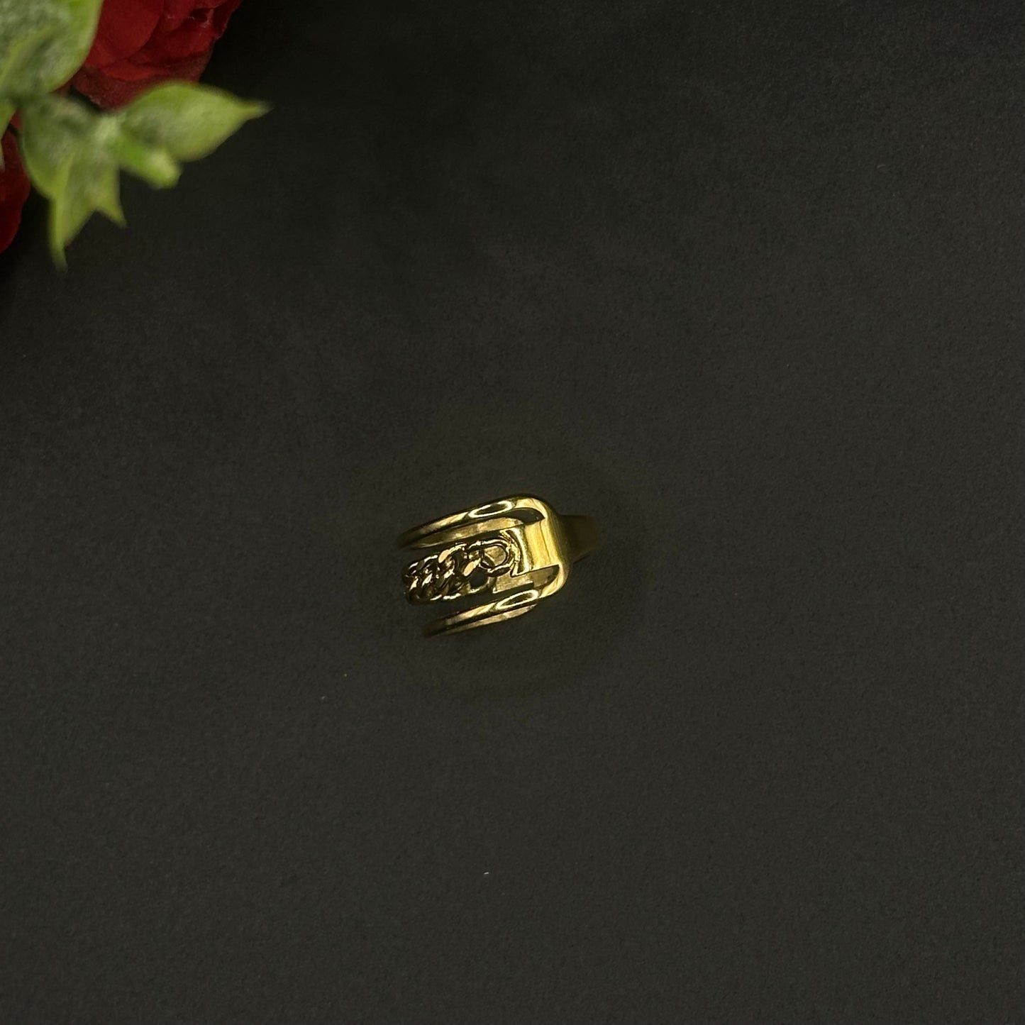 Bague à chaîne dorée